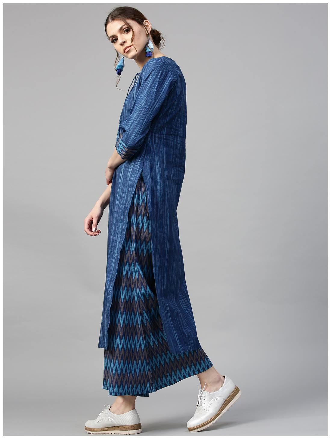GERUA Women Blue Abstract Straight Kurta With Palazzo
GERUA Women Blue Abstract Straight Kurta With Palazzo