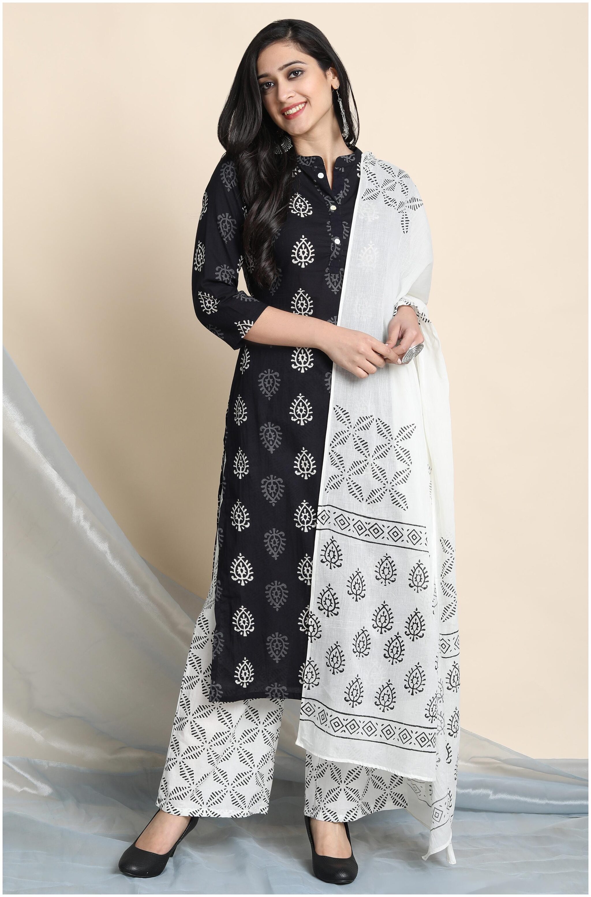 Janasya Women Cotton Block Print Kurta and Palazzo With Dupatta Set (Black)
Janasya Women Cotton Block Print Kurta and Palazzo With Dupatta Set (Black)