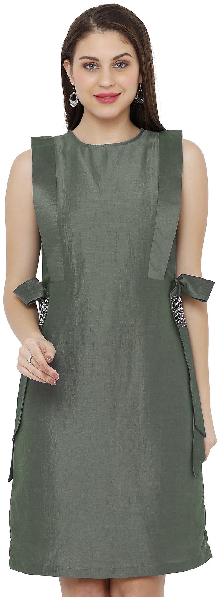 Soie Green Solid Sheath dress
Soie Green Solid Sheath dress