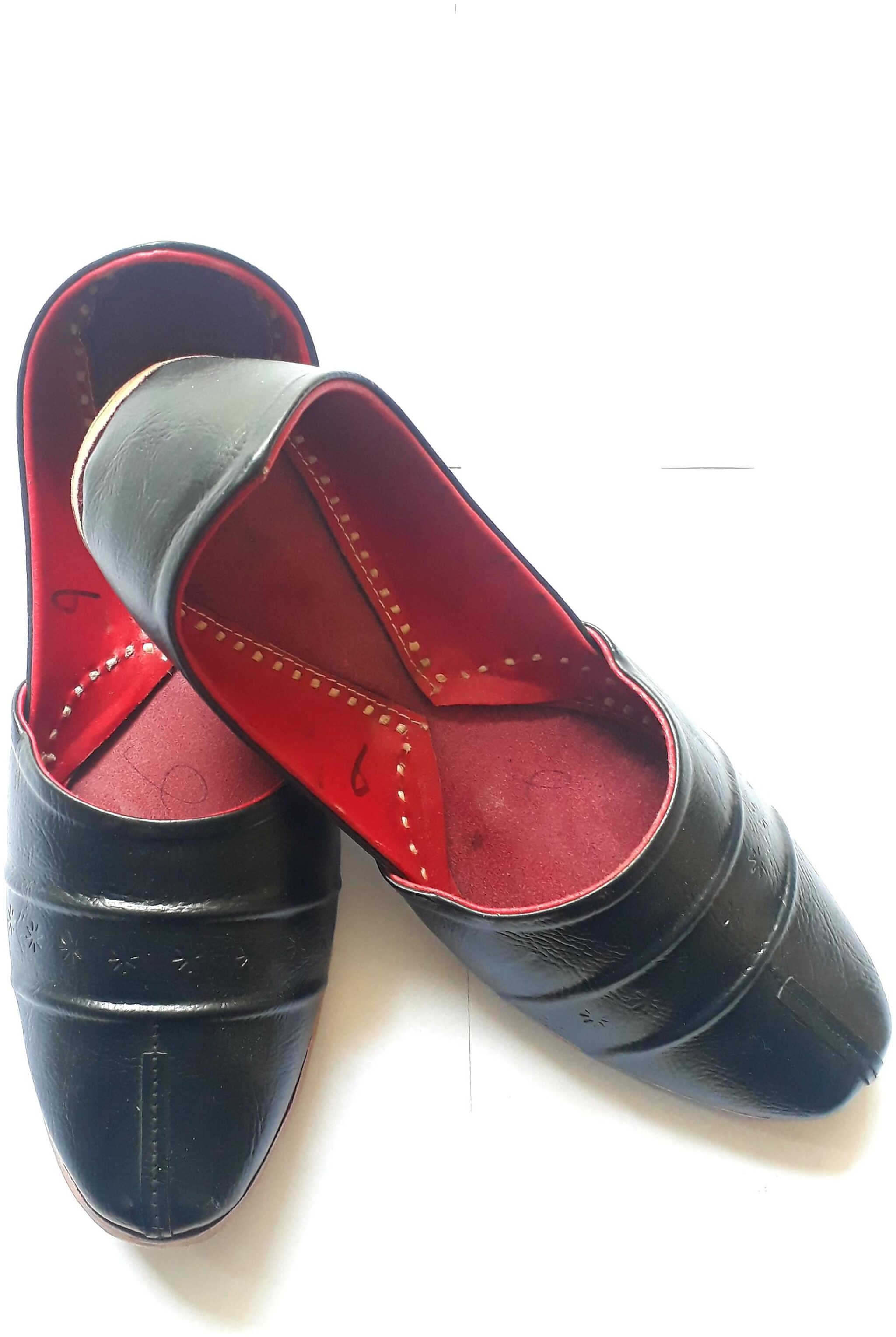 A NAV Men s Black Punjabi Jutti (Made Of Leather Available in UK Size-6 7 8 9 10)
A NAV Men s Black Punjabi Jutti (Made Of Leather Available in UK Size-6 7 8 9 10)