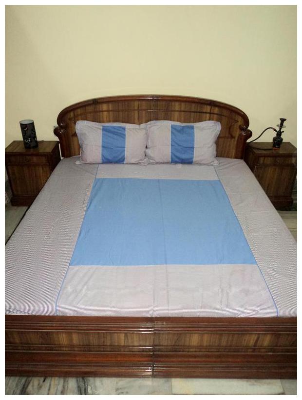 A H ENTERPRISES Cotton Checkered Double Size Bedsheet 140 TC ( 1 Bedsheet With 2 Pillow Covers Blue White )
A H ENTERPRISES Cotton Checkered Double Size Bedsheet 140 TC ( 1 Bedsheet With 2 Pillow Covers Blue White )