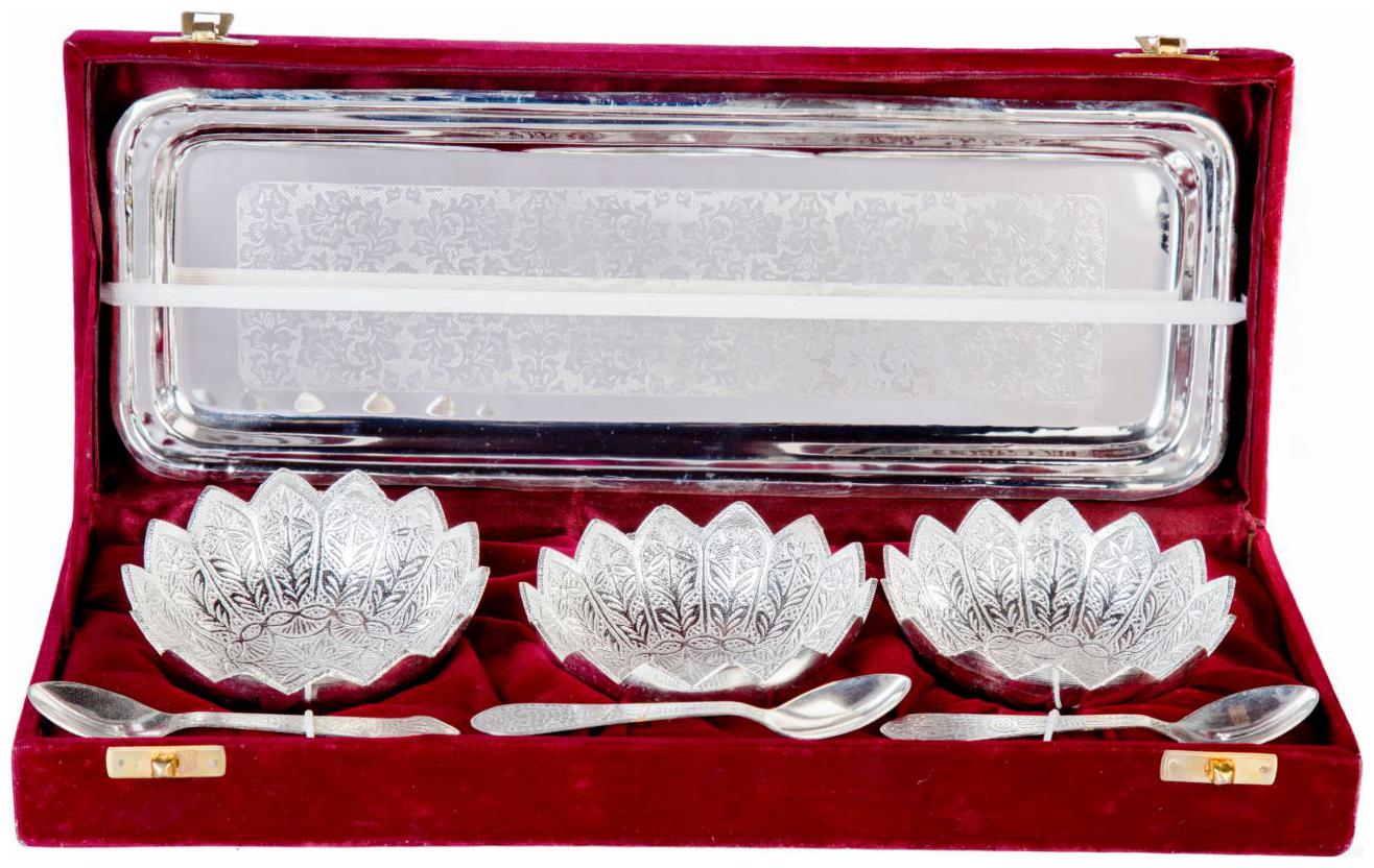 German Silver Lotus Bowl Set With Embossed Tray And 2 Spoon 300 ml Each Bowl Full Brass With Red Velvet Box (Set of 7 Pieces)
German Silver Lotus Bowl Set With Embossed Tray And 2 Spoon 300 ml Each Bowl Full Brass With Red Velvet Box (Set of 7 Pieces)