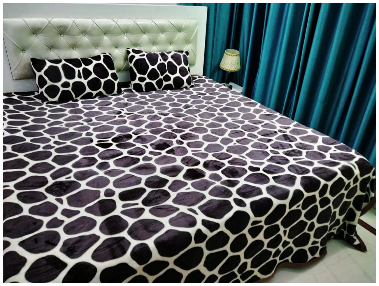 Nanki s Velvet Floral Double Size Bedsheet 250 TC ( 1 Bedsheet With 2 Pillow Covers Black )
Nanki s Velvet Floral Double Size Bedsheet 250 TC ( 1 Bedsheet With 2 Pillow Covers Black )