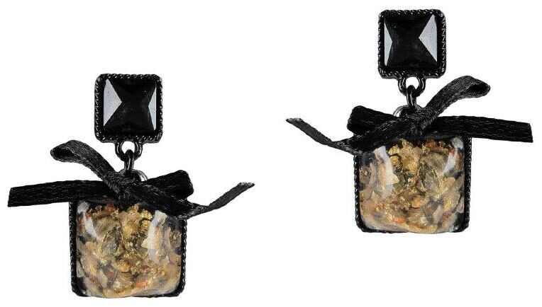 Femnmas Black Square Stone Earring
Femnmas Black Square Stone Earring