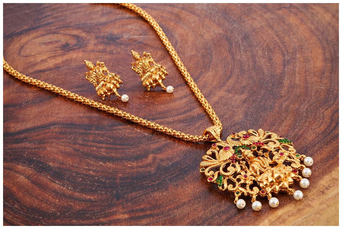 RG FASHIONS Gold Plated Laxmi Pendant Temple Jewellery Ball Chain Pearl Drop Necklace Set For Women
RG FASHIONS Gold Plated Laxmi Pendant Temple Jewellery Ball Chain Pearl Drop Necklace Set For Women