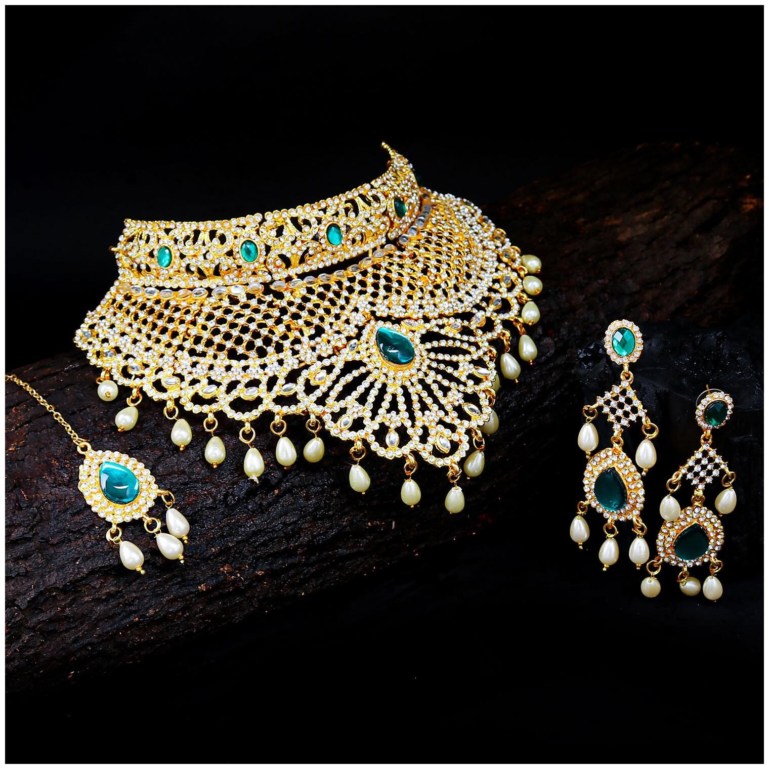 Sukkhi Incredible Pearl Gold Plated Wedding Jewellery Austrian Diamond Choker Necklace Set For Women
Sukkhi Incredible Pearl Gold Plated Wedding Jewellery Austrian Diamond Choker Necklace Set For Women