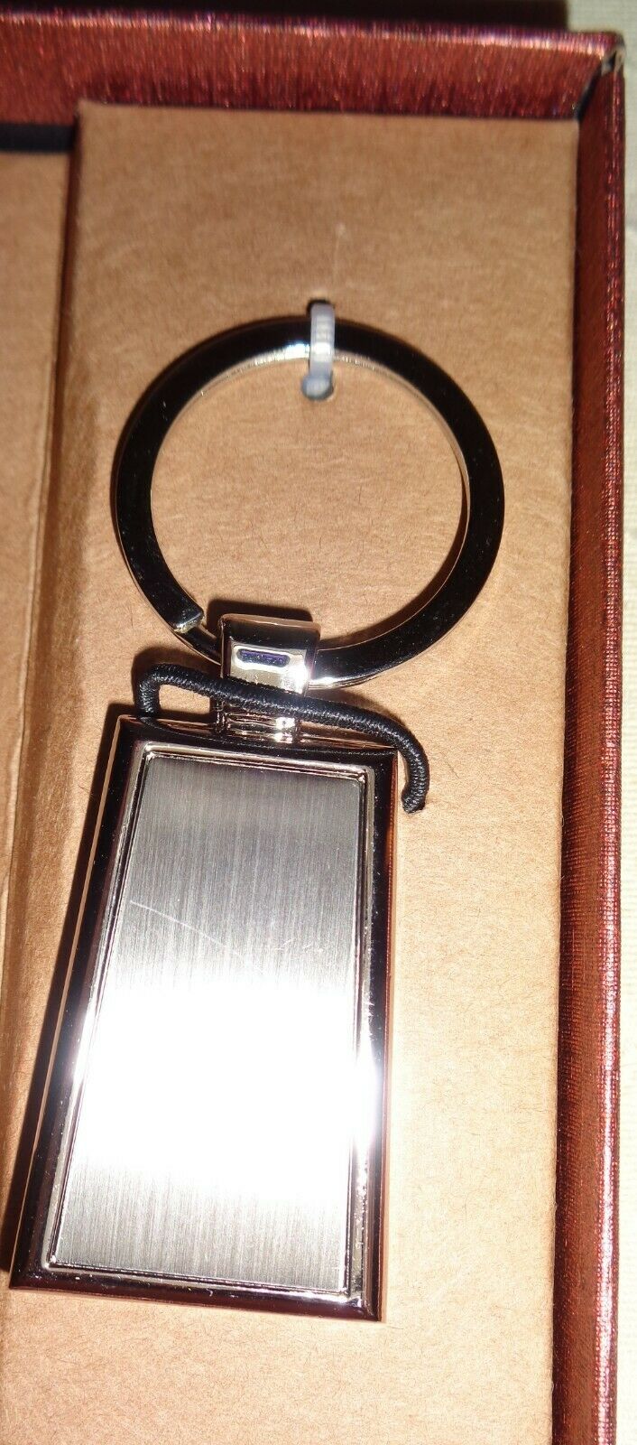 

Brown LEATHER Bi-fold WALLET Silver-tone KEY CHAIN NIB