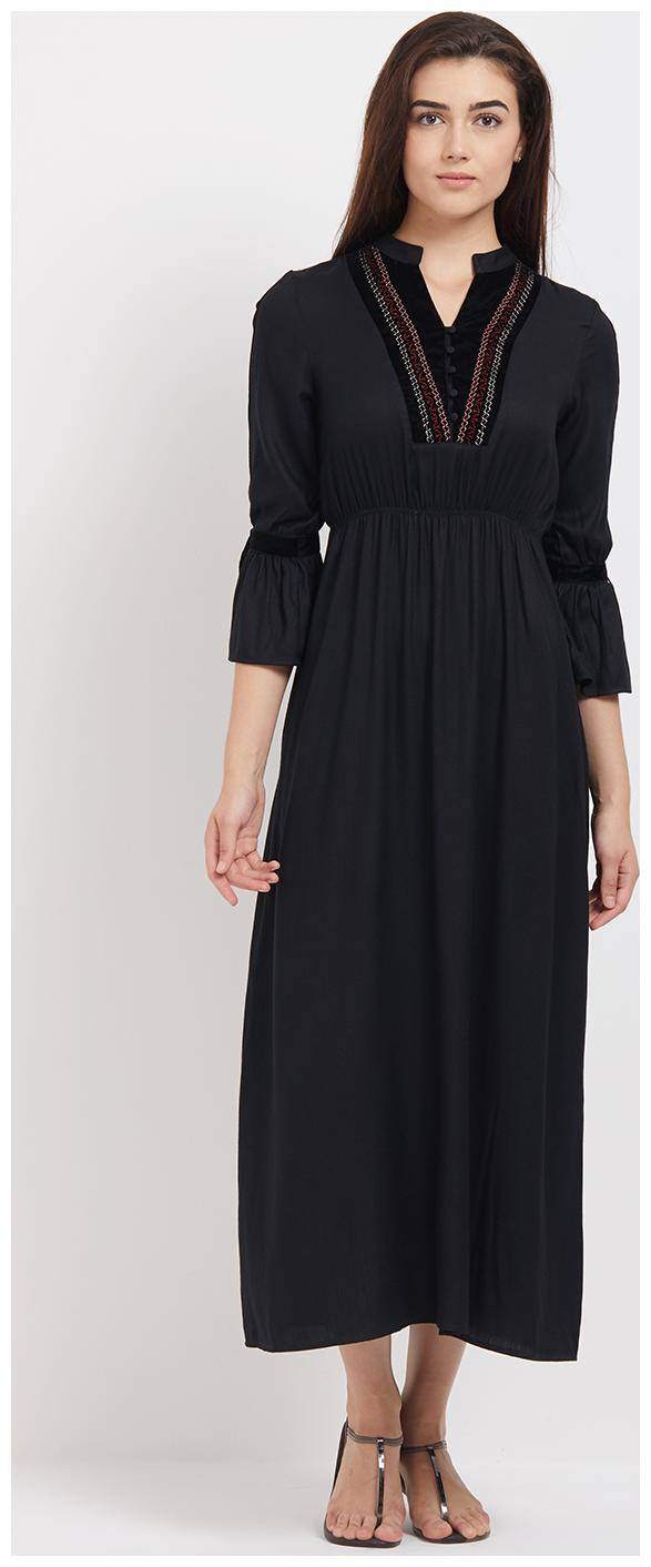 109°F Black Solid Fit & flare dress