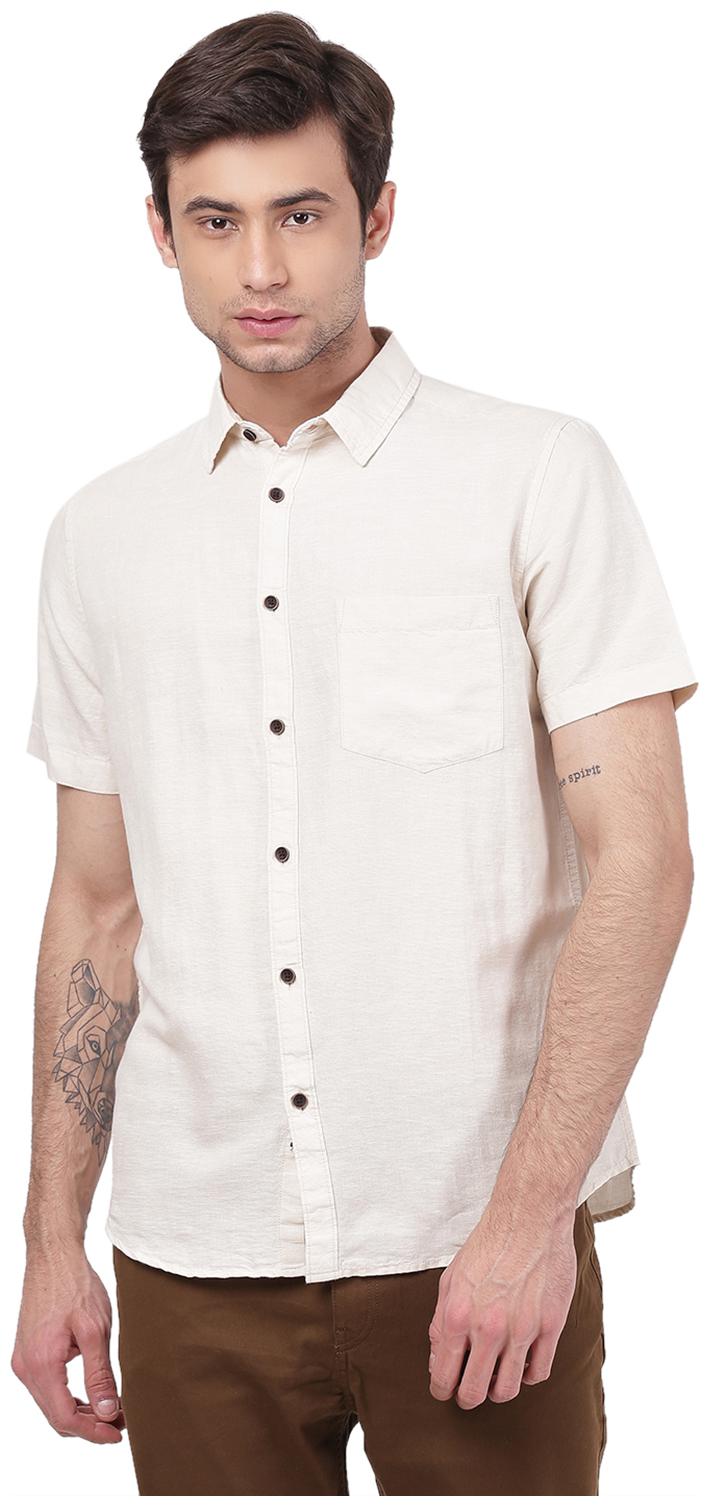 

2BMe Men Beige Solid Regular Fit Casual Shirt