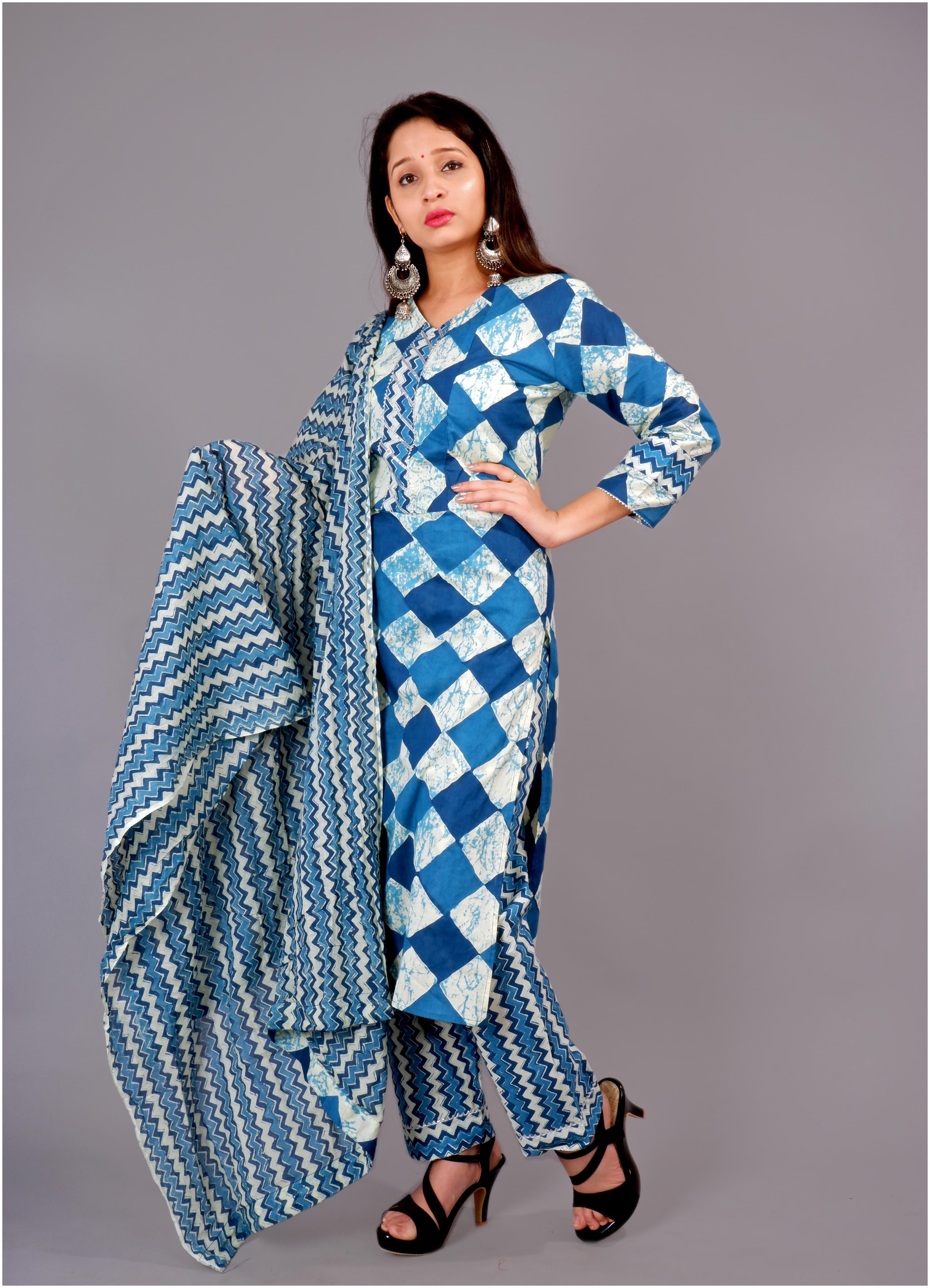 

Aakarshan Cotton Geometric Blue Stitched Suit For Women