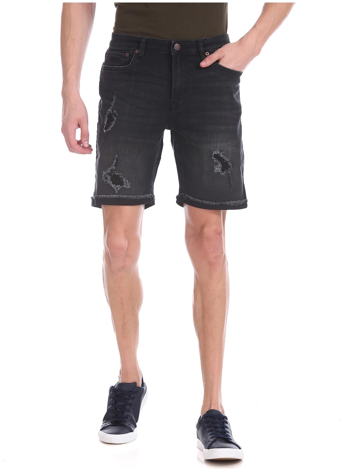 

Aeropostale Men Black Regular Fit Regular Shorts