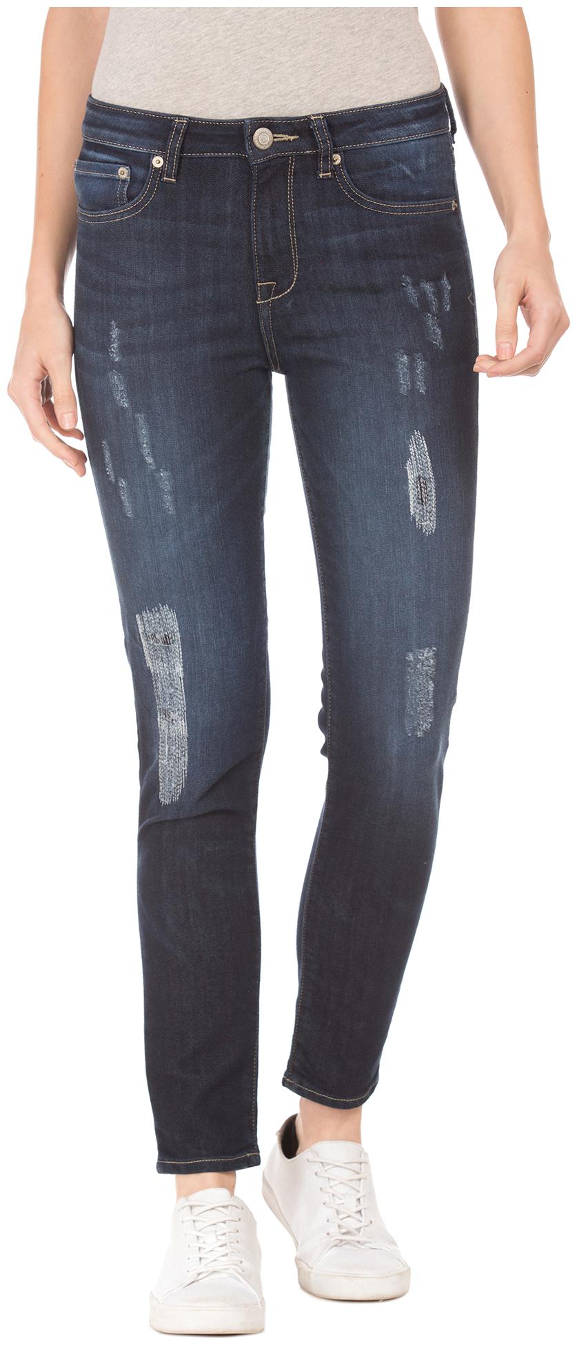 

A ropostale Women Blue Slim fit Jeans