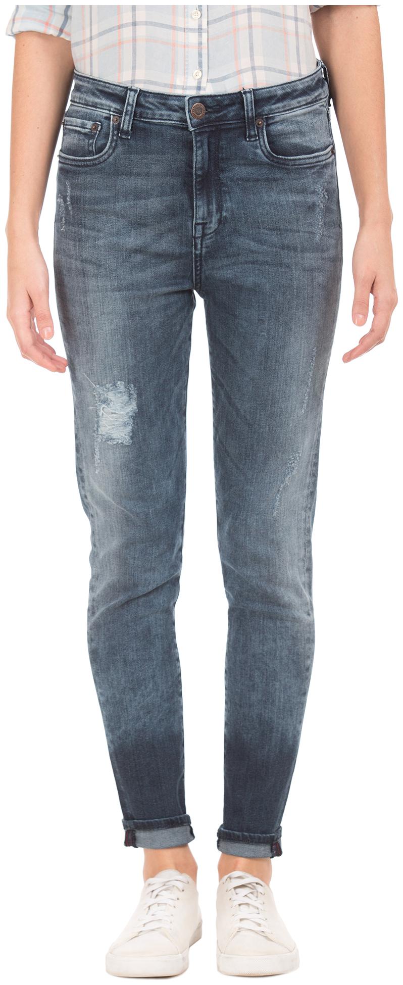 

A ropostale Women Blue Slim fit Jeans