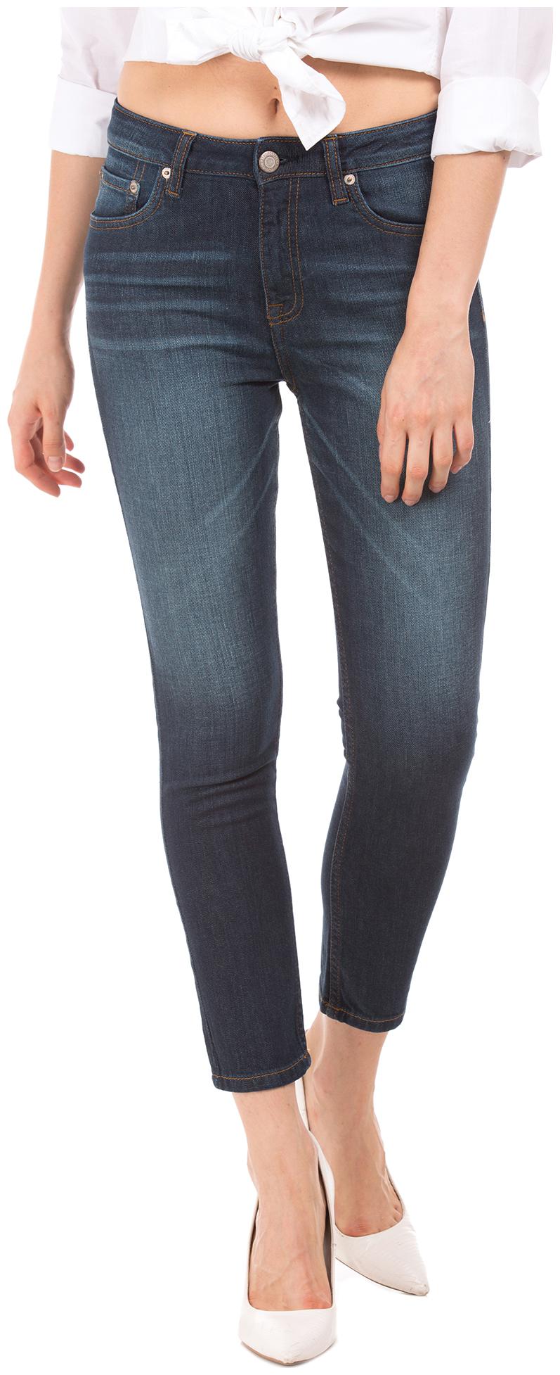 

A ropostale Women Blue Slim fit Jeans