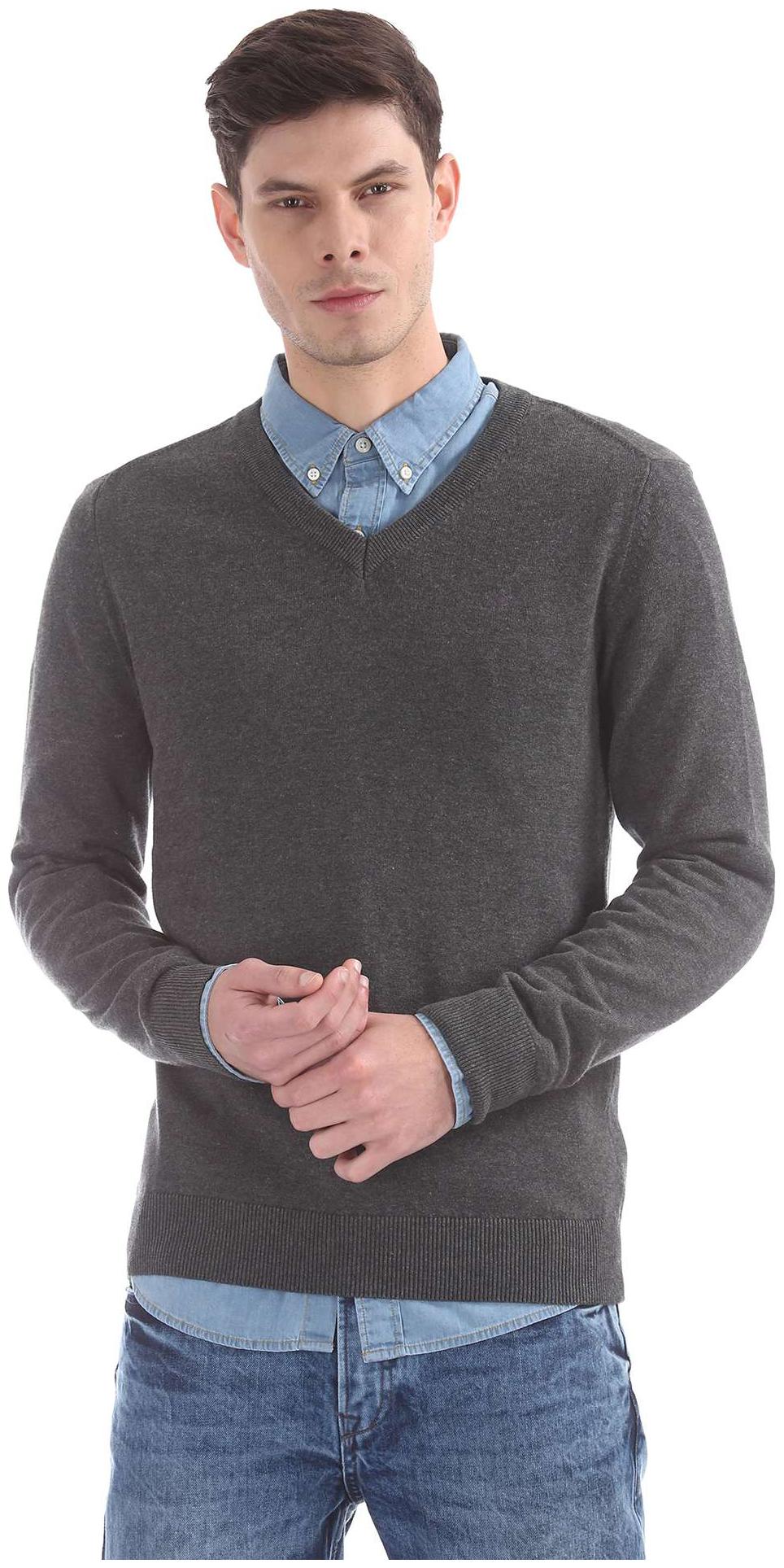 

Aeropostale Men Grey V neck Pullover