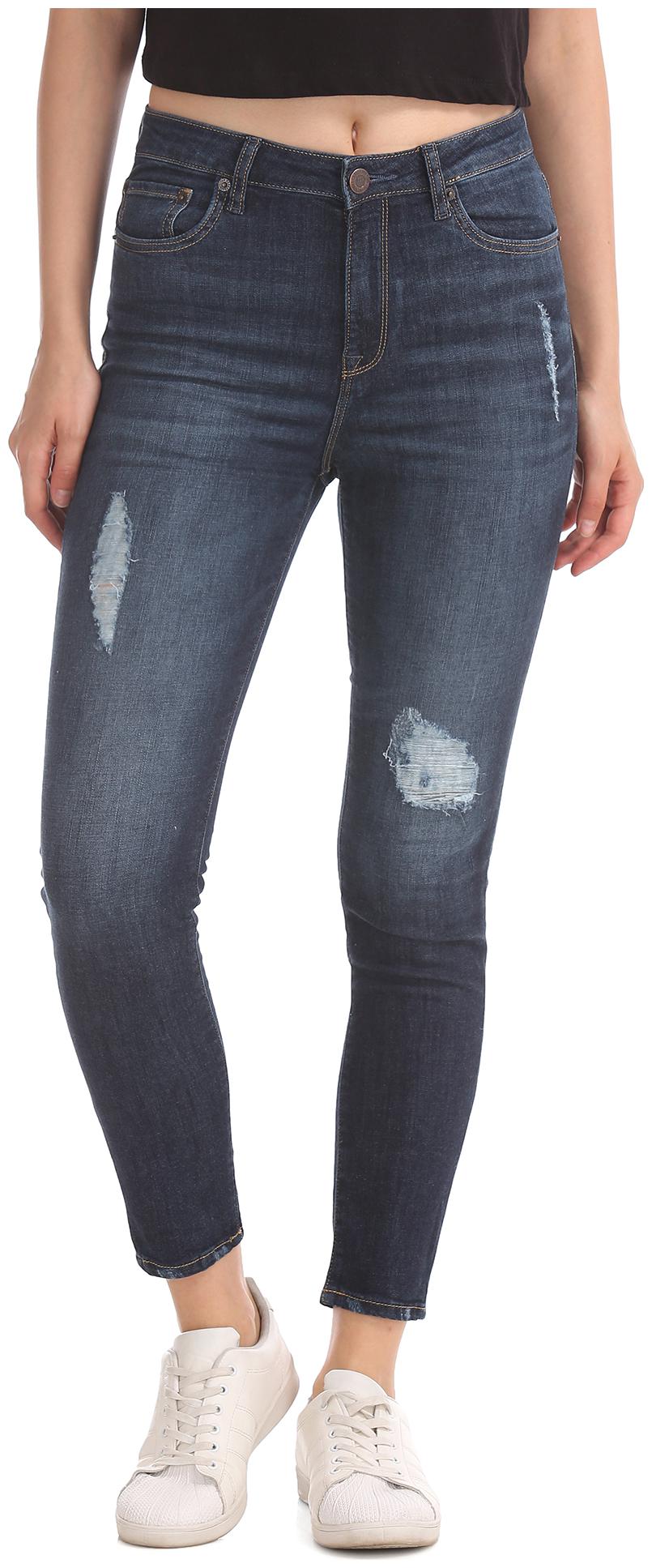 

A ropostale Women Blue Straight fit Jeans