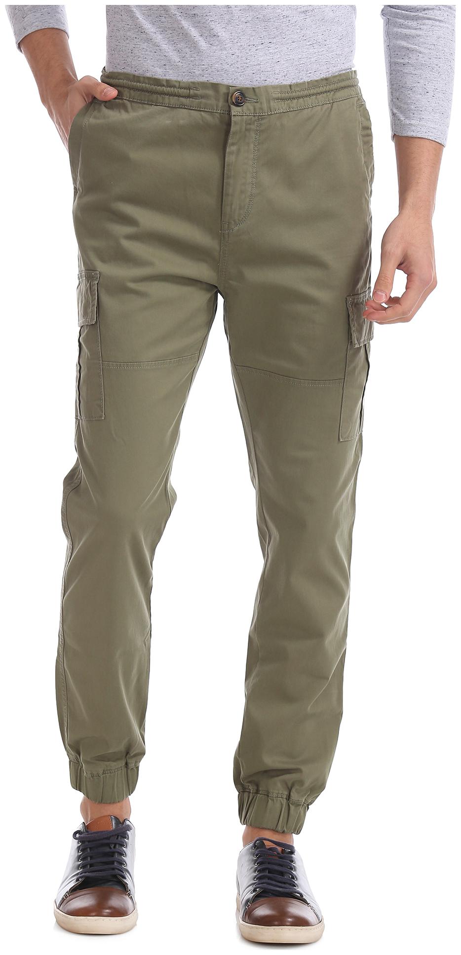 

Aeropostale Men Green Solid Regular fit Cargos