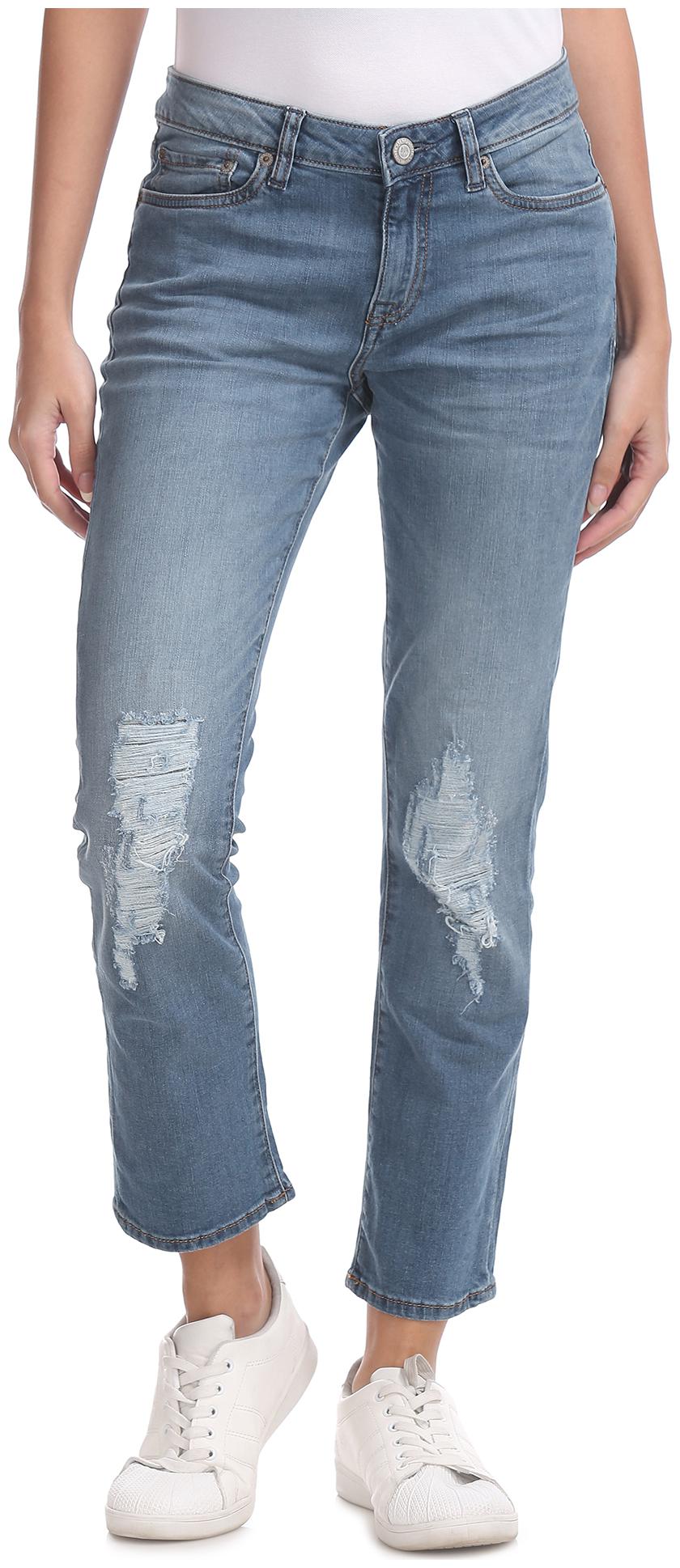 

A ropostale Women Blue Straight fit Jeans