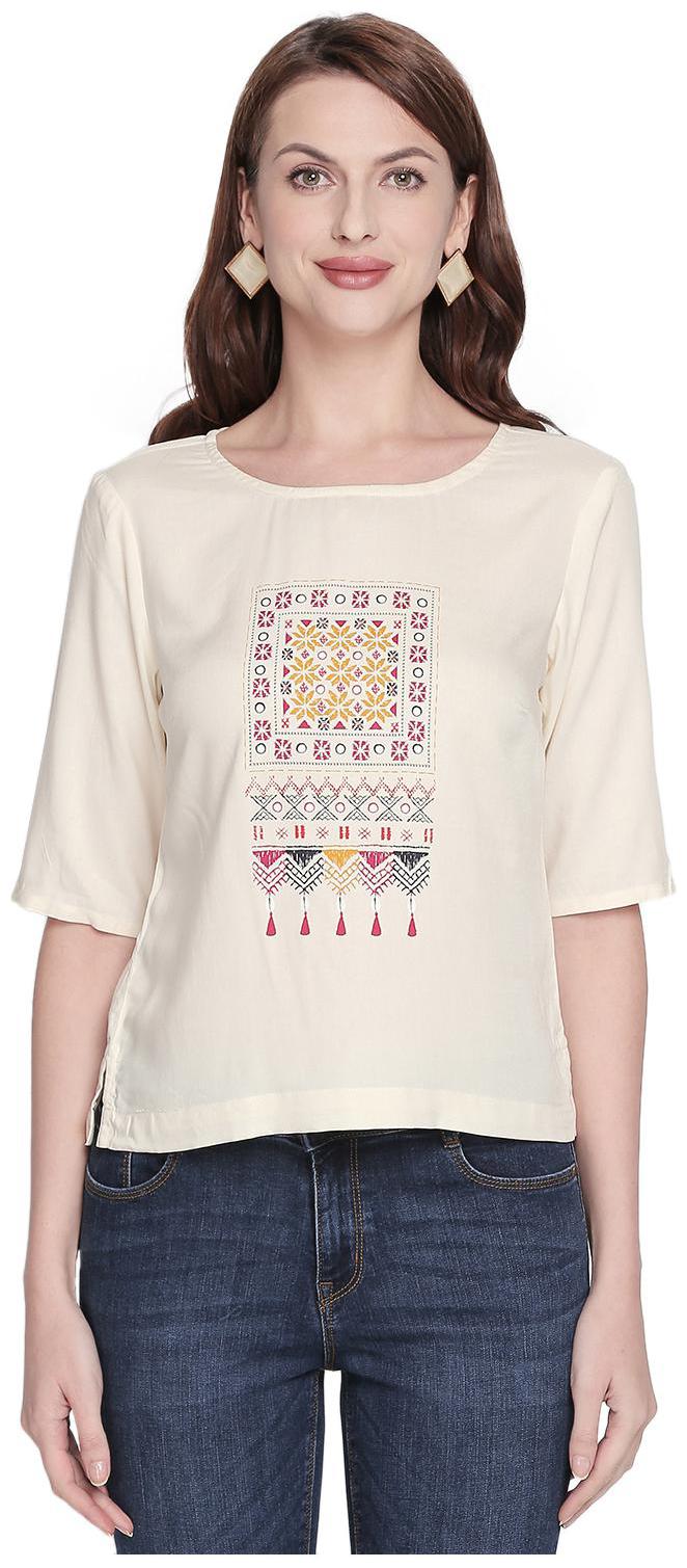 

Akkriti By Pantaloons Women Solid Regular top - Cream
