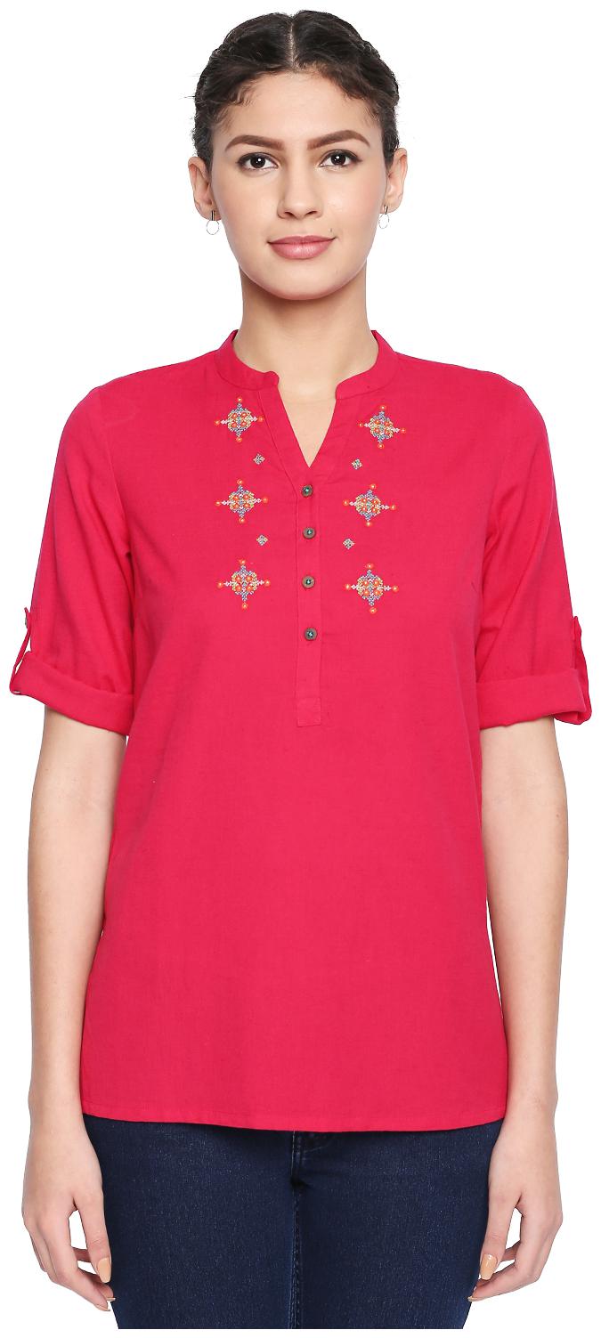 

Akkriti By Pantaloons Women Embroidered Regular top - Pink