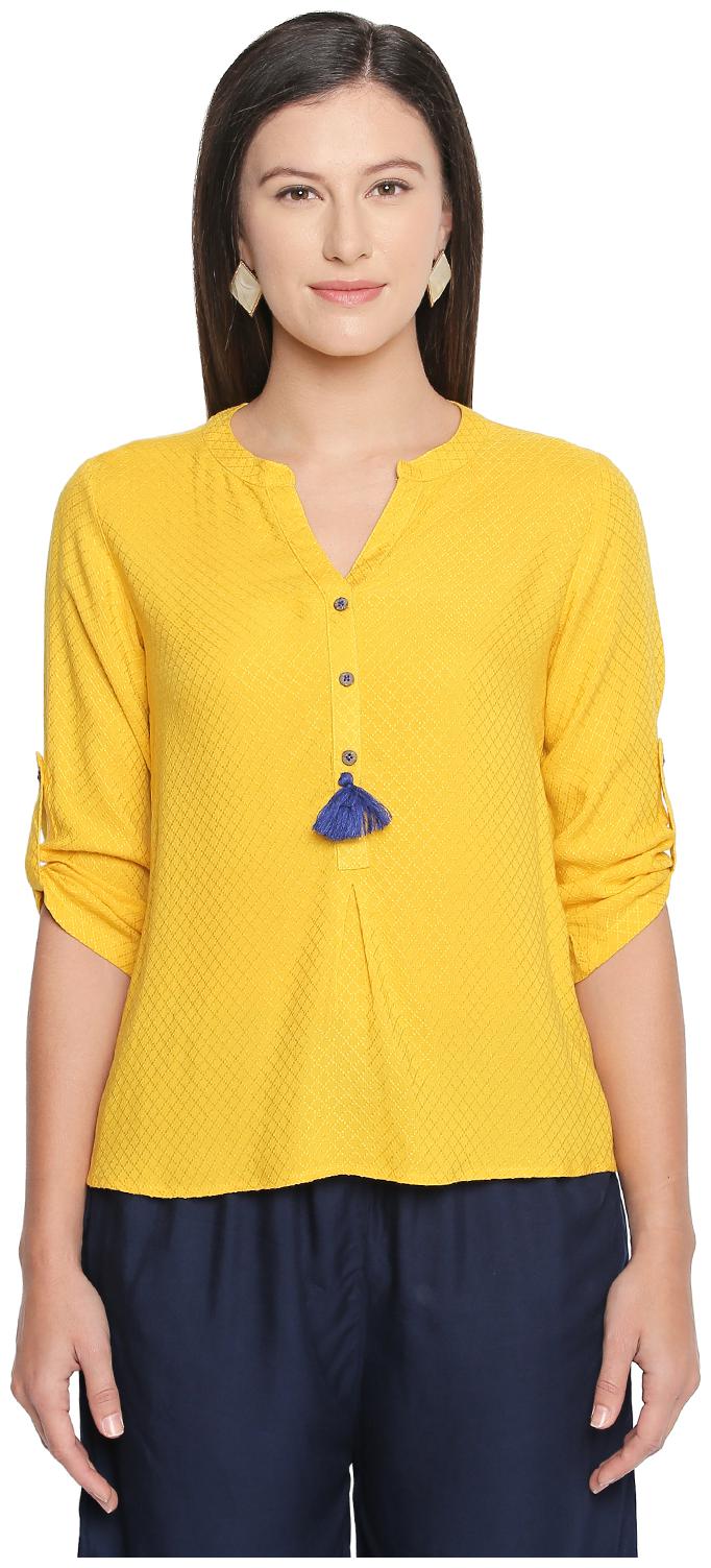 

Akkriti By Pantaloons Women Self design Regular top - Yellow