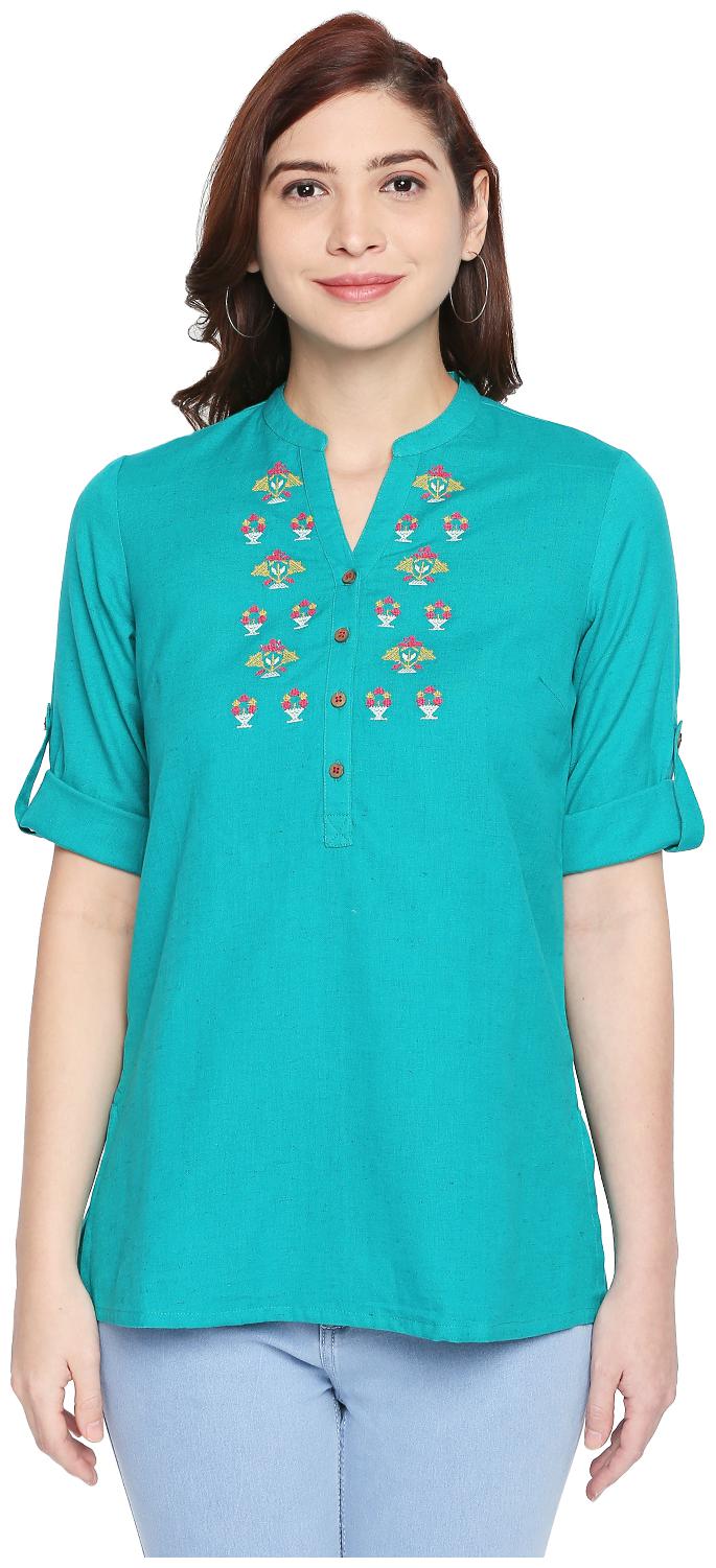 

Akkriti By Pantaloons Women Embroidered Regular tunic - Maroon