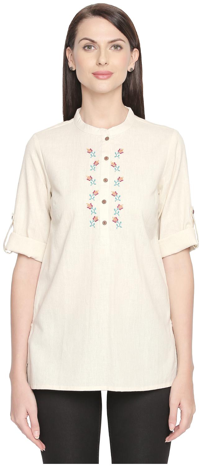 

Akkriti By Pantaloons Women Embroidered Regular tunic - Cream