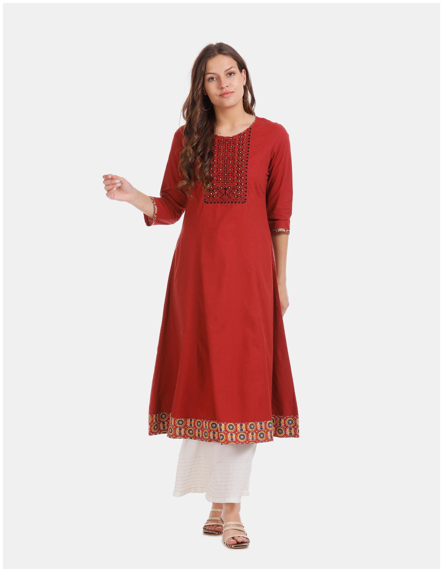 

Anahi Women Red Embroidered Panelled Kurta