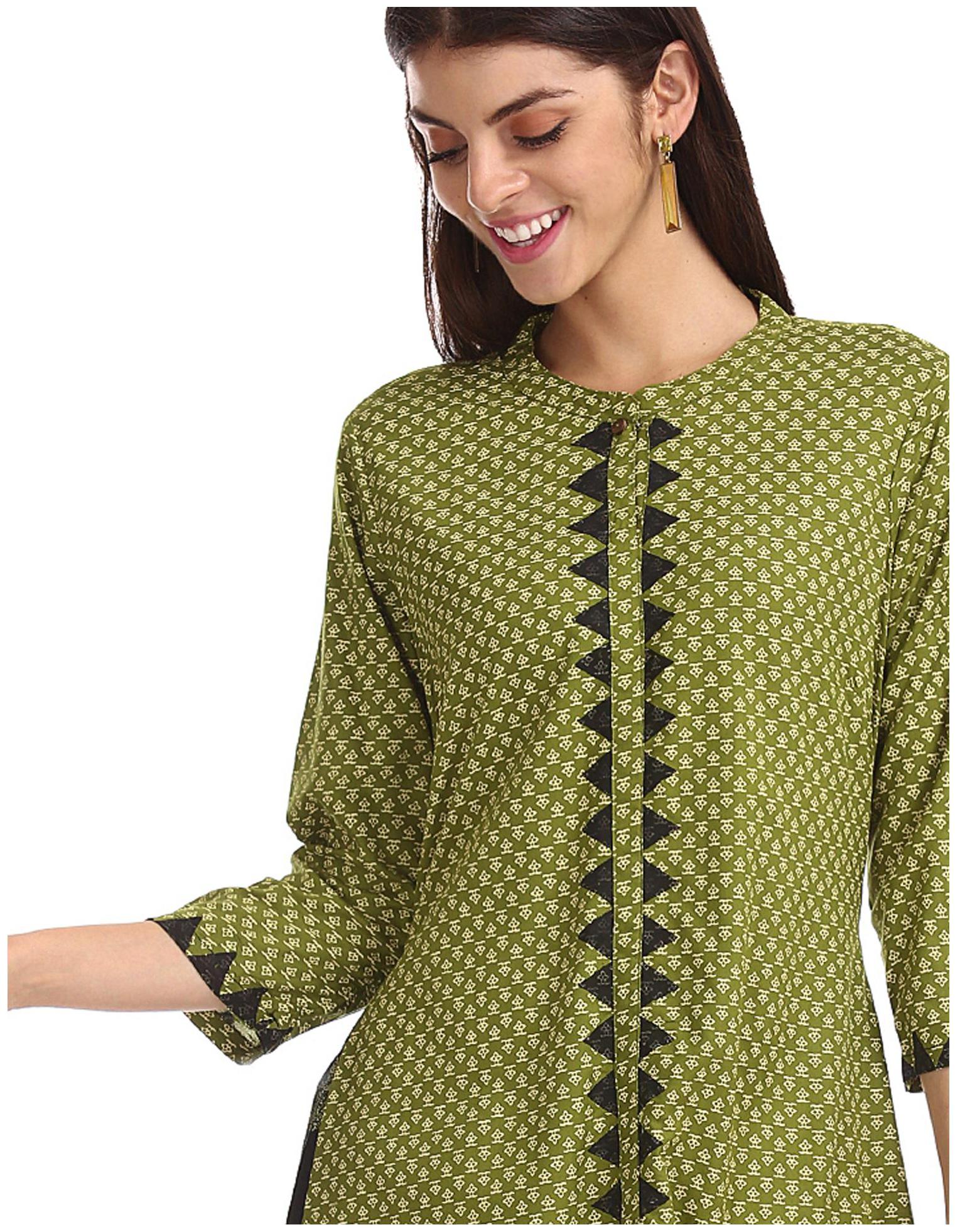 

Anahi Women Green Printed Straight Kurta