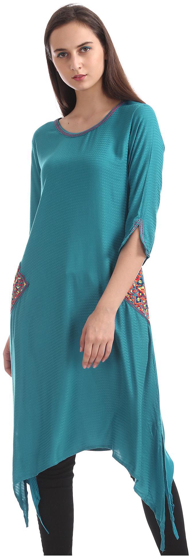 

Anahi Women Blue Solid Straight Kurta
