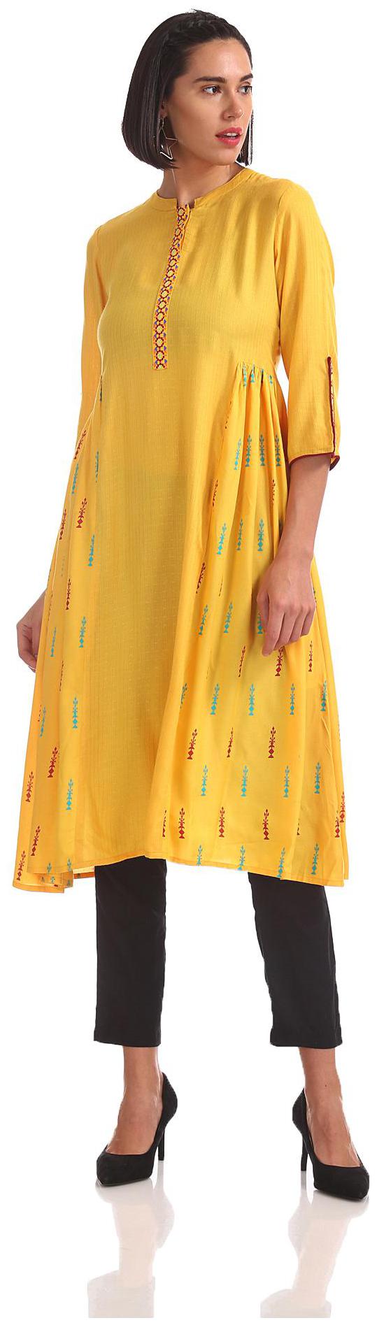 

Anahi Women Yellow Printed Straight Kurta