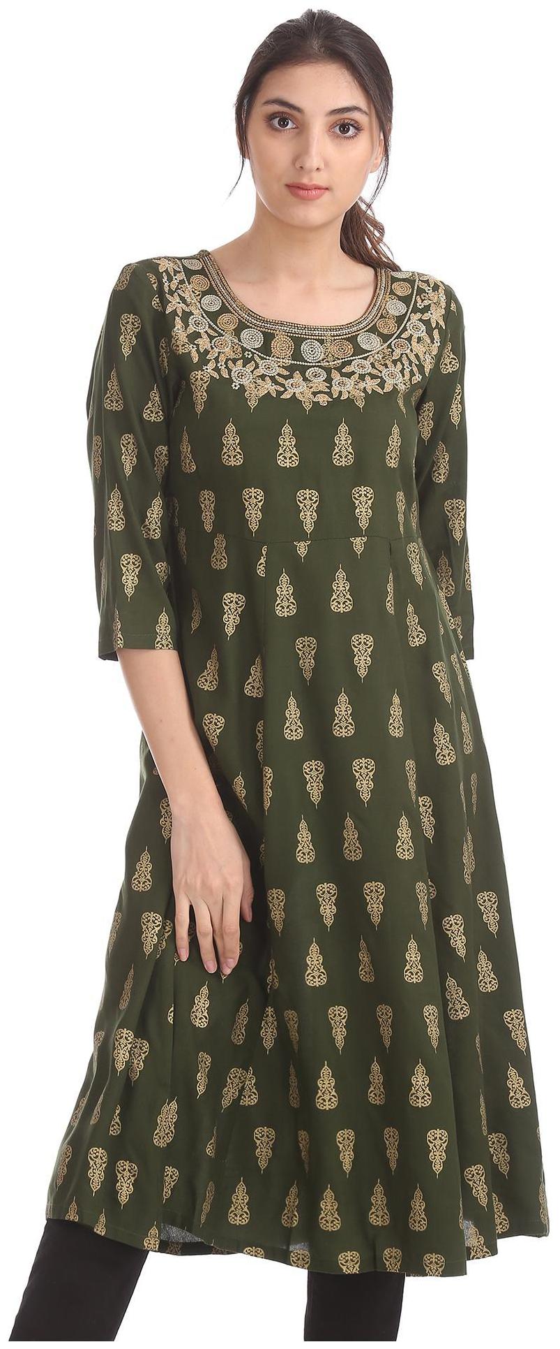 

Anahi Women Green Embroidered Straight Kurta