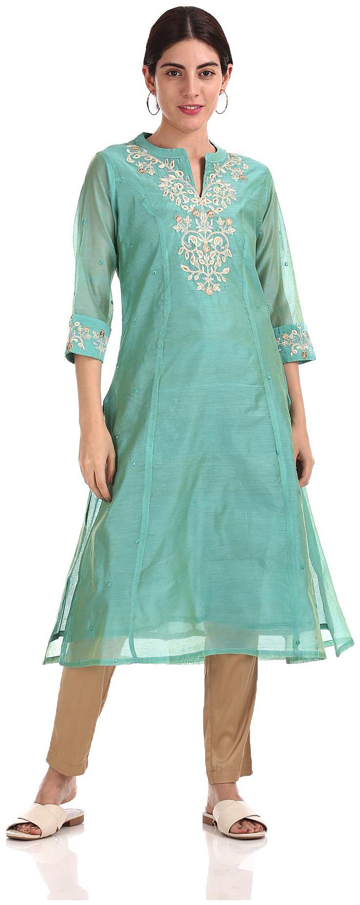 

Anahi Women Green Embroidered Straight Kurta