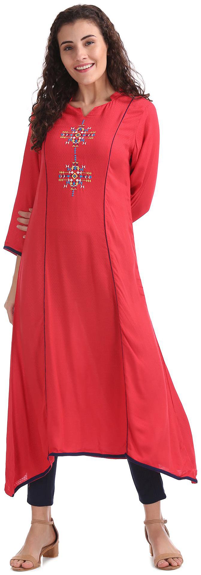 

Anahi Women Red Embroidered Anarkali Kurta