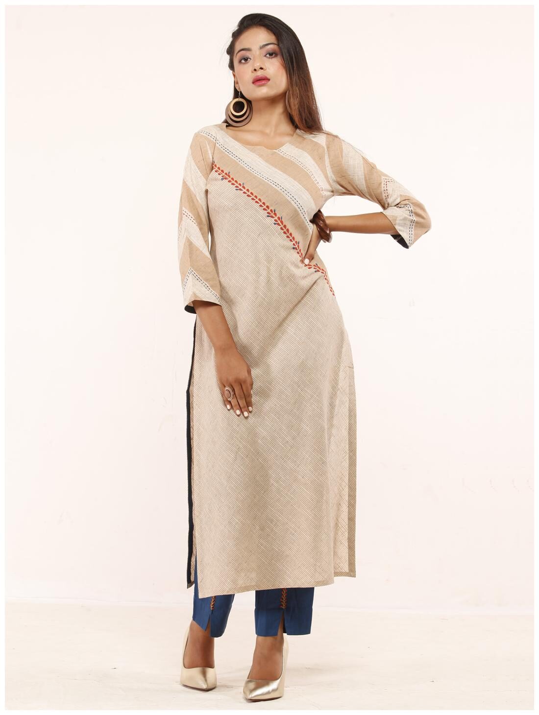 

ANVITA Women Beige Striped Regular Kurti