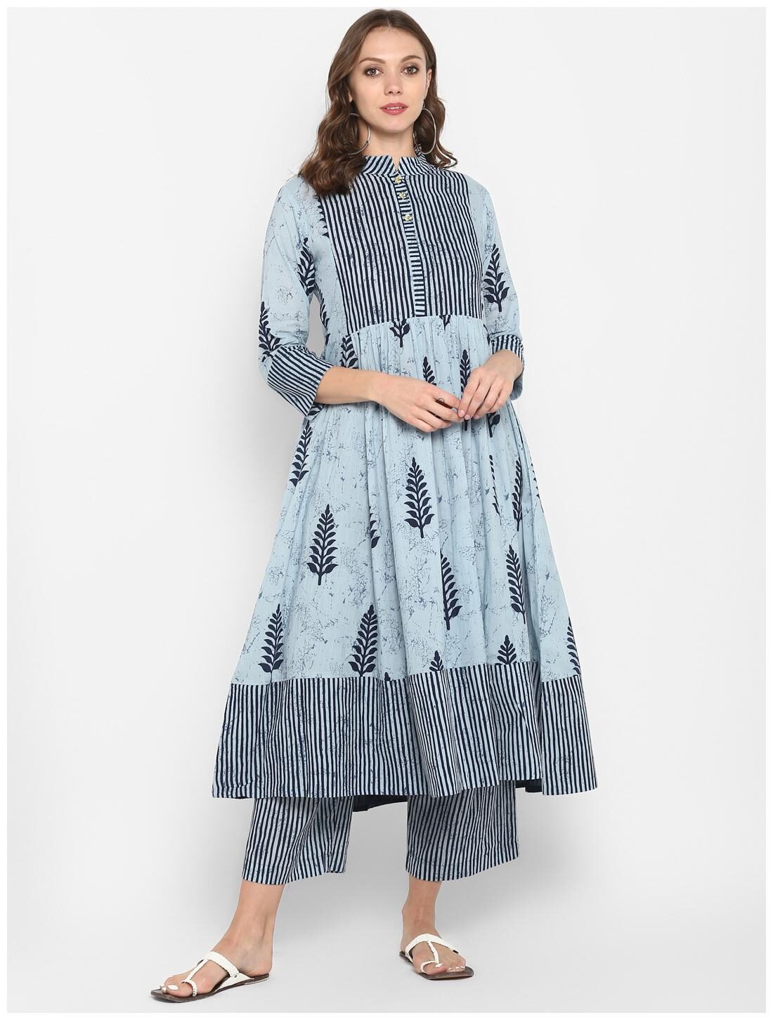 

Aprique Fab Women Blue Floral Straight Kurta With Palazzo