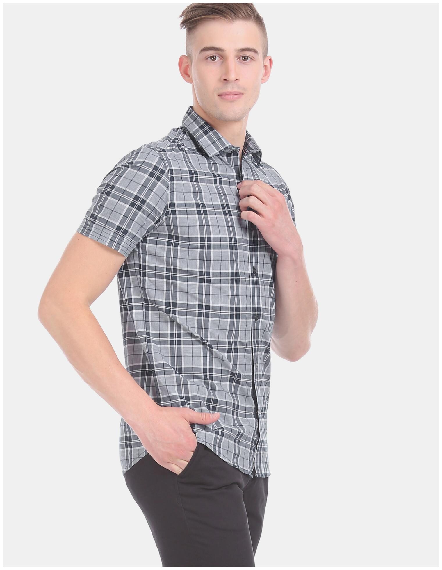 

Arrow Men Blue Checked Slim Fit Casual Shirt