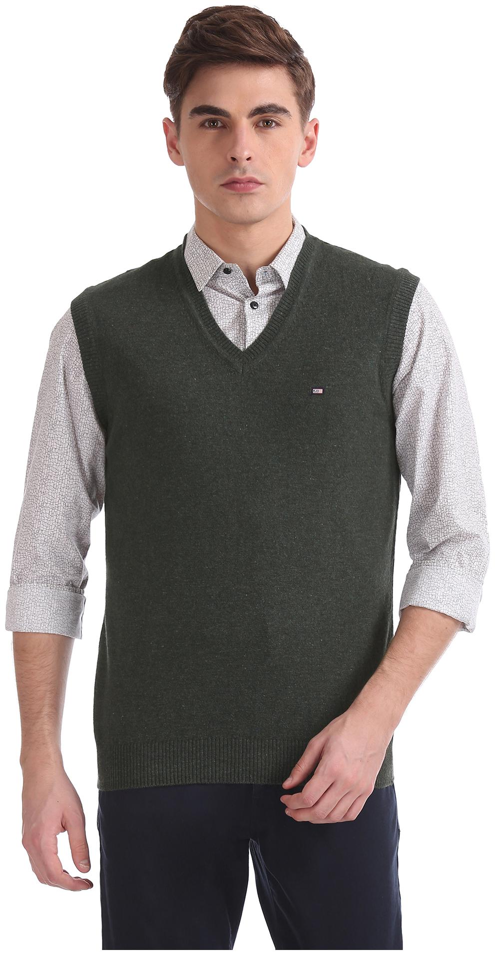 

Arrow Men Green V neck Pullover