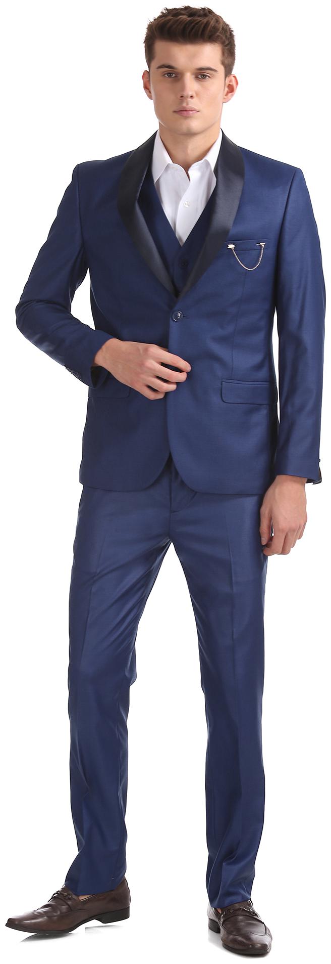 

Arrow Peak Lapel Collar Three Piece Suit