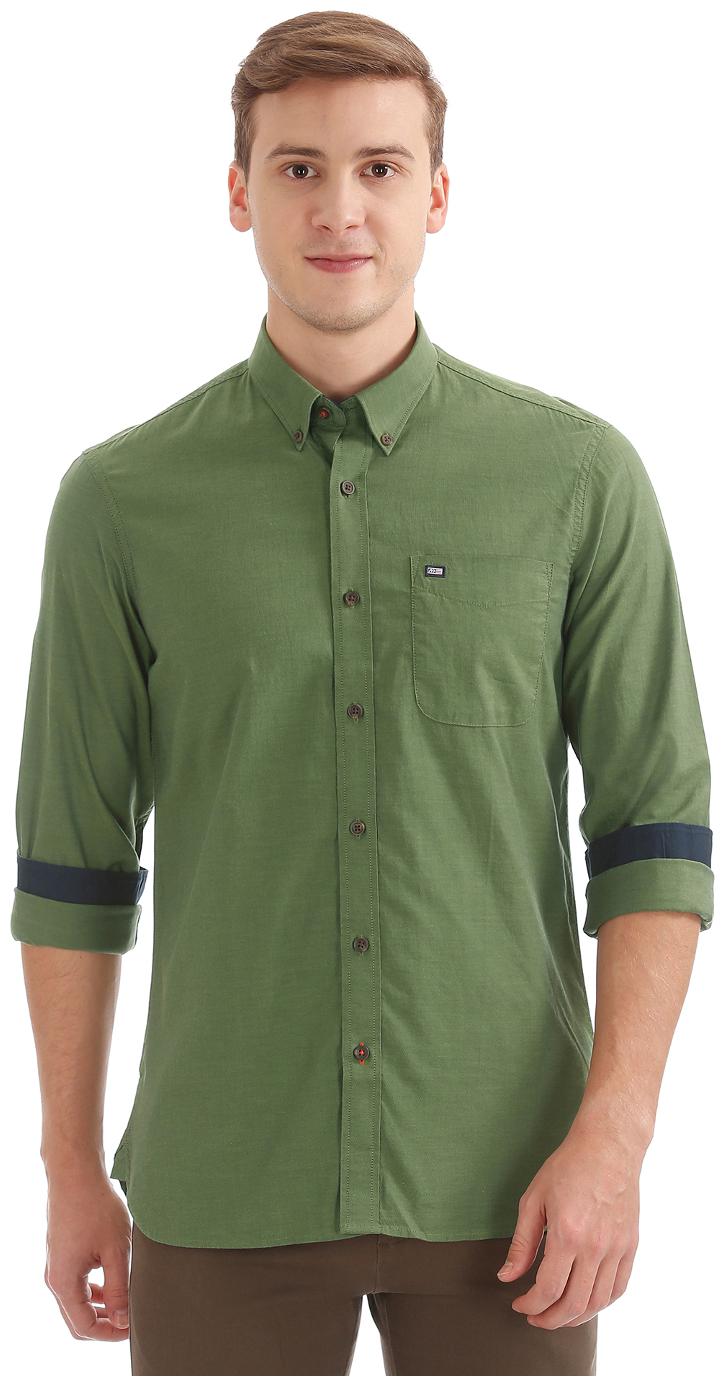 

Arrow Men Green Solid Slim Fit Casual Shirt