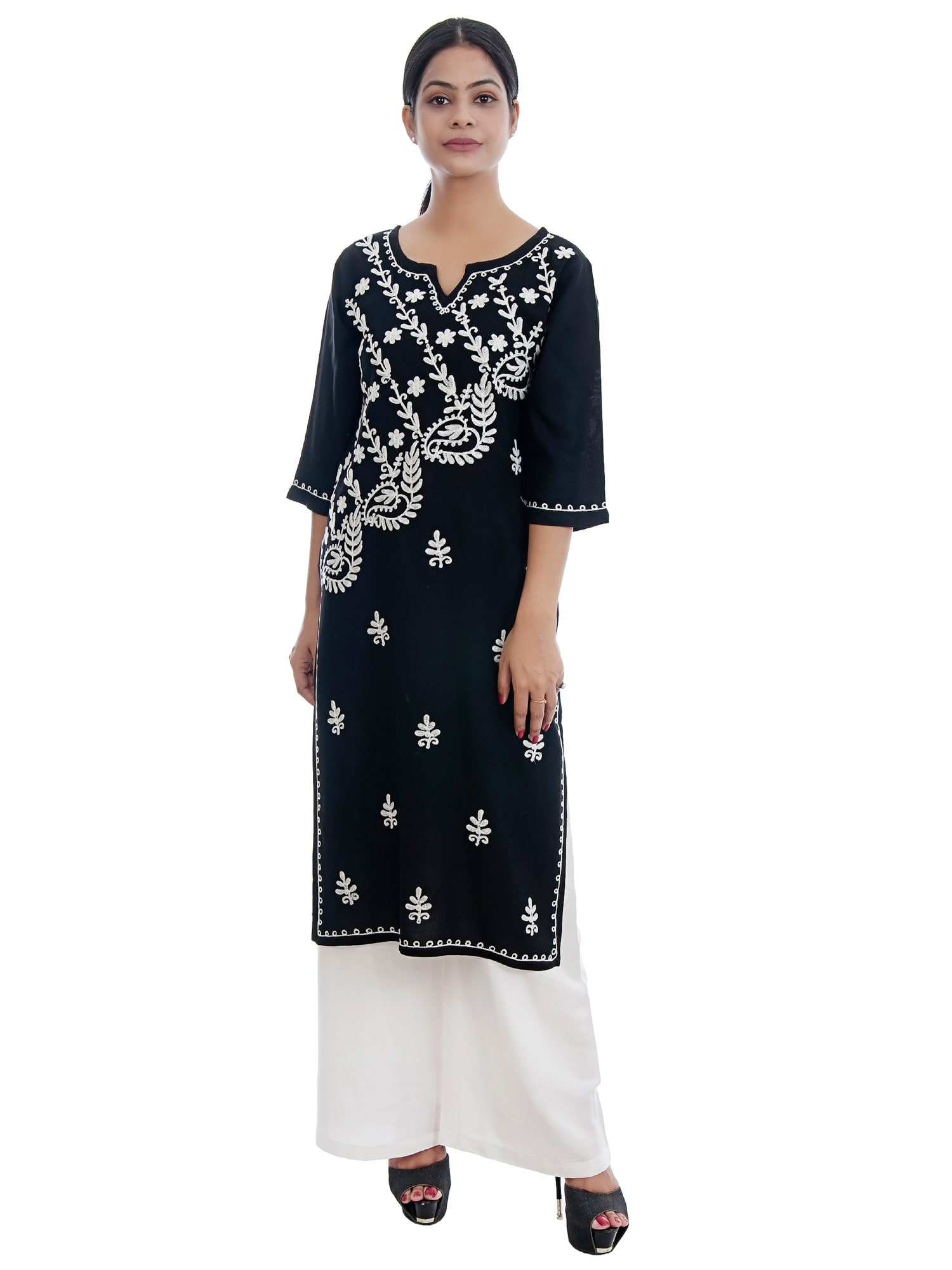 

Ashvik Women Black Embroidered Straight Kurti