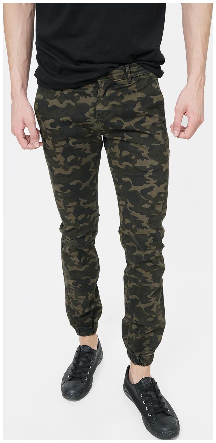 

BASICS Men Green Printed Slim fit Chinos