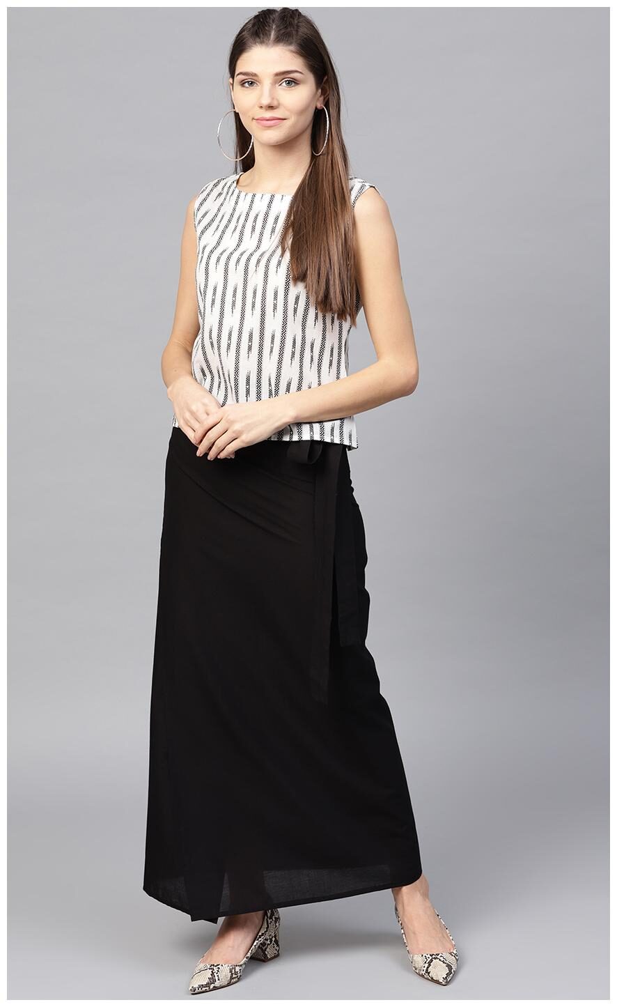 

AASI- HOUSE OF NAYO Solid Straight skirt Mini Skirt - Black