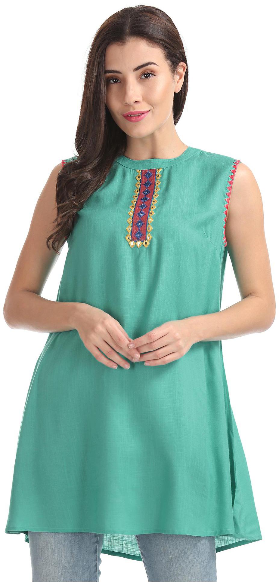 

Bronz Women Embroidered Regular tunic - Green