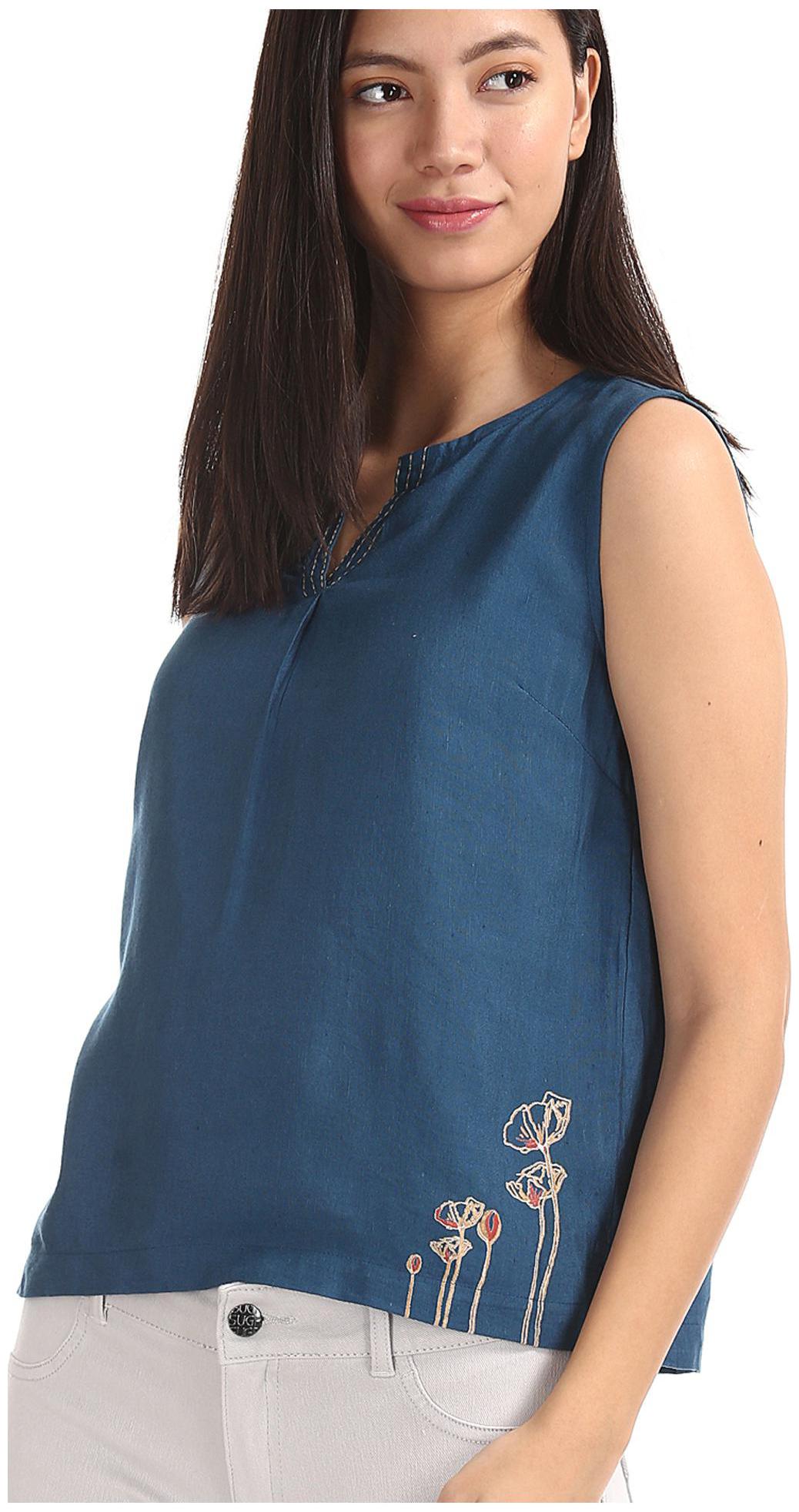 

Bronz Women Solid Regular top - Blue