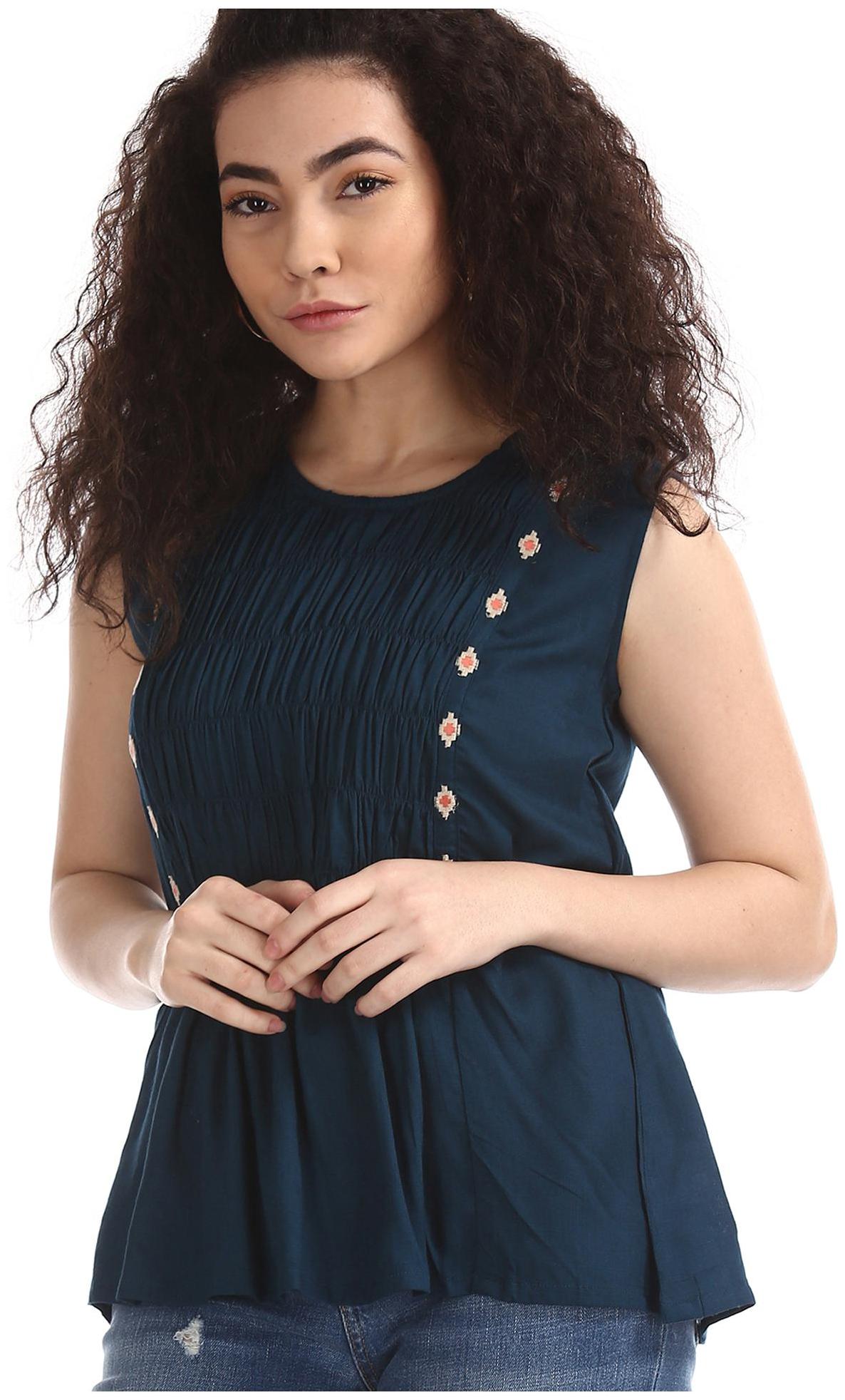 

Bronz Women Embroidered Regular top - Blue