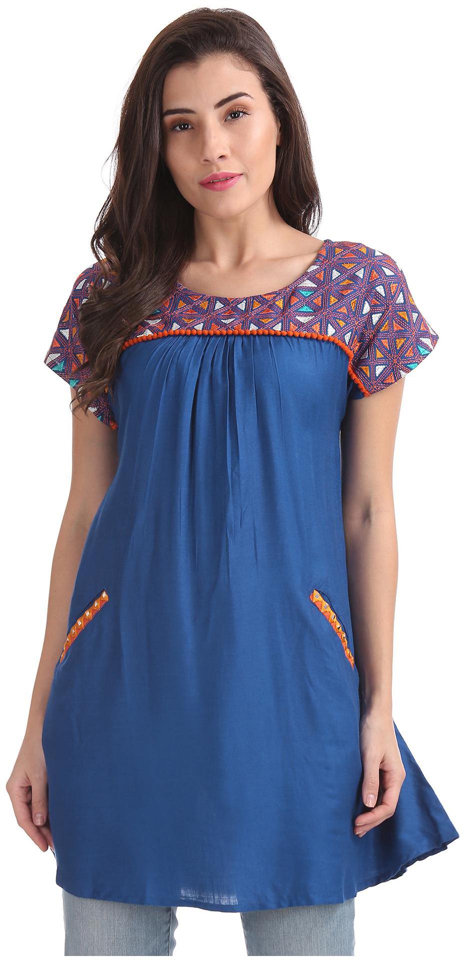 

Bronz Women Embroidered Regular tunic - Blue
