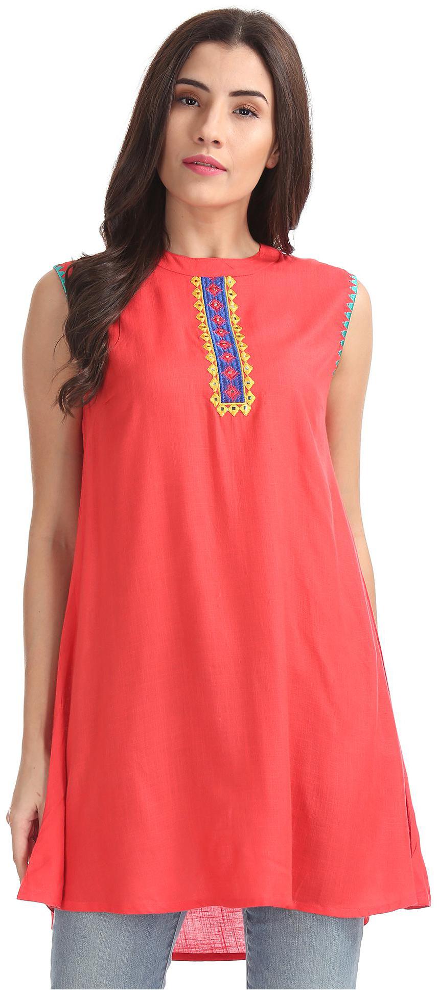 

Bronz Women Embroidered Regular tunic - Red