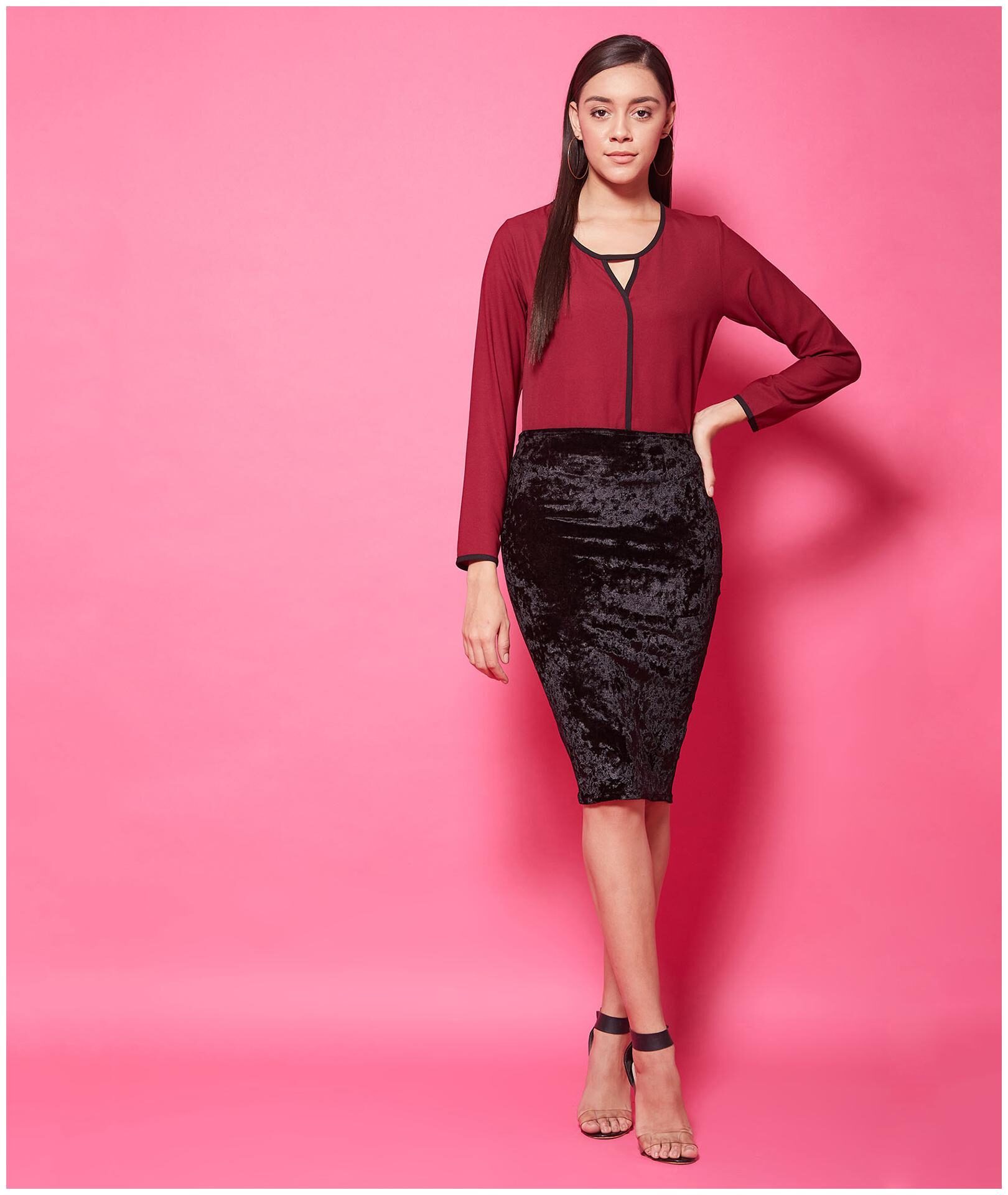 

Chimpaaanzee Women Solid Regular top - Maroon