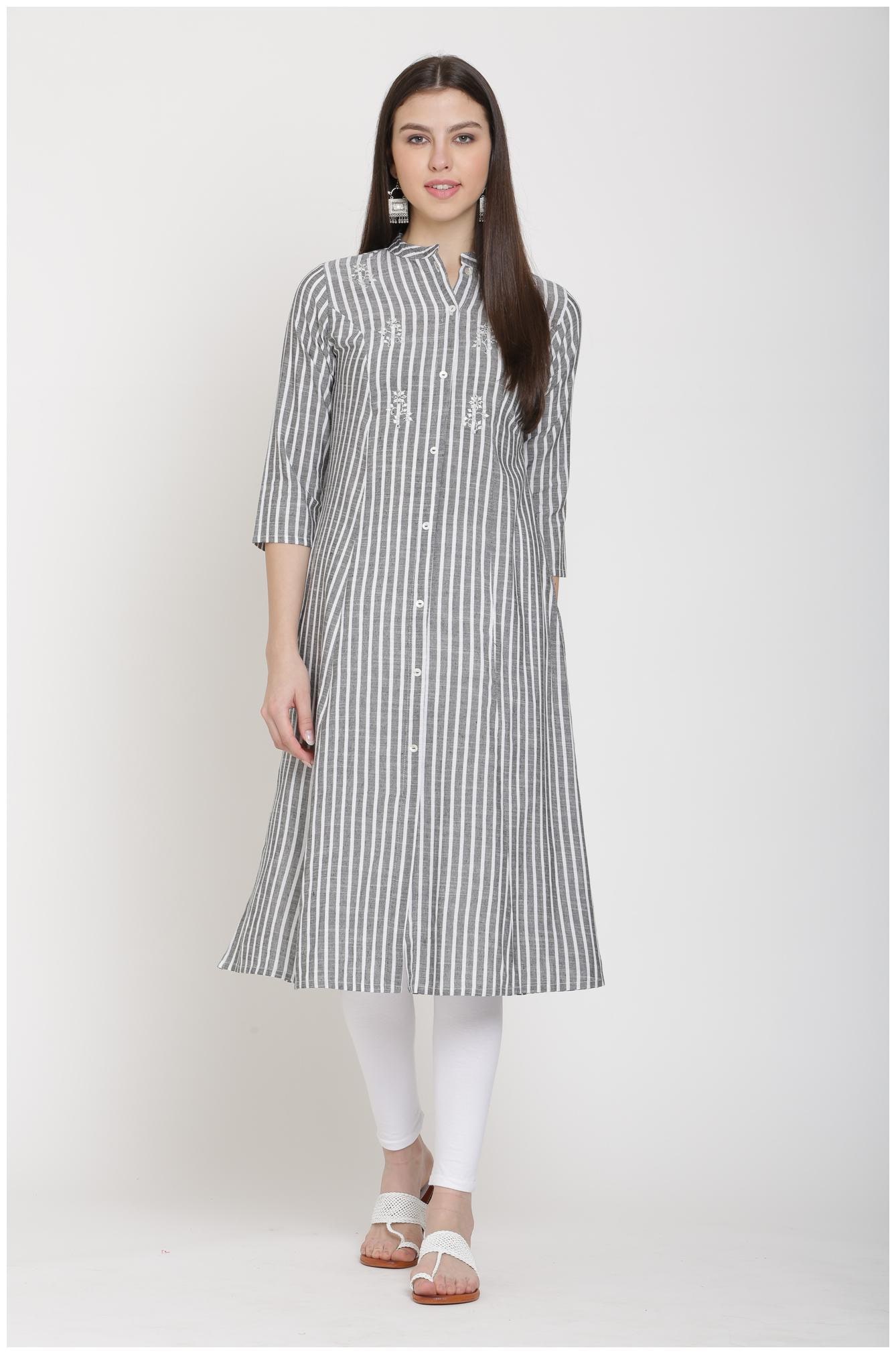 

CHRISTEENA Women Grey Striped Straight Kurta